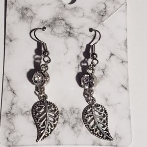 🆕️ Silver Plated Leave Earrings w/crystal